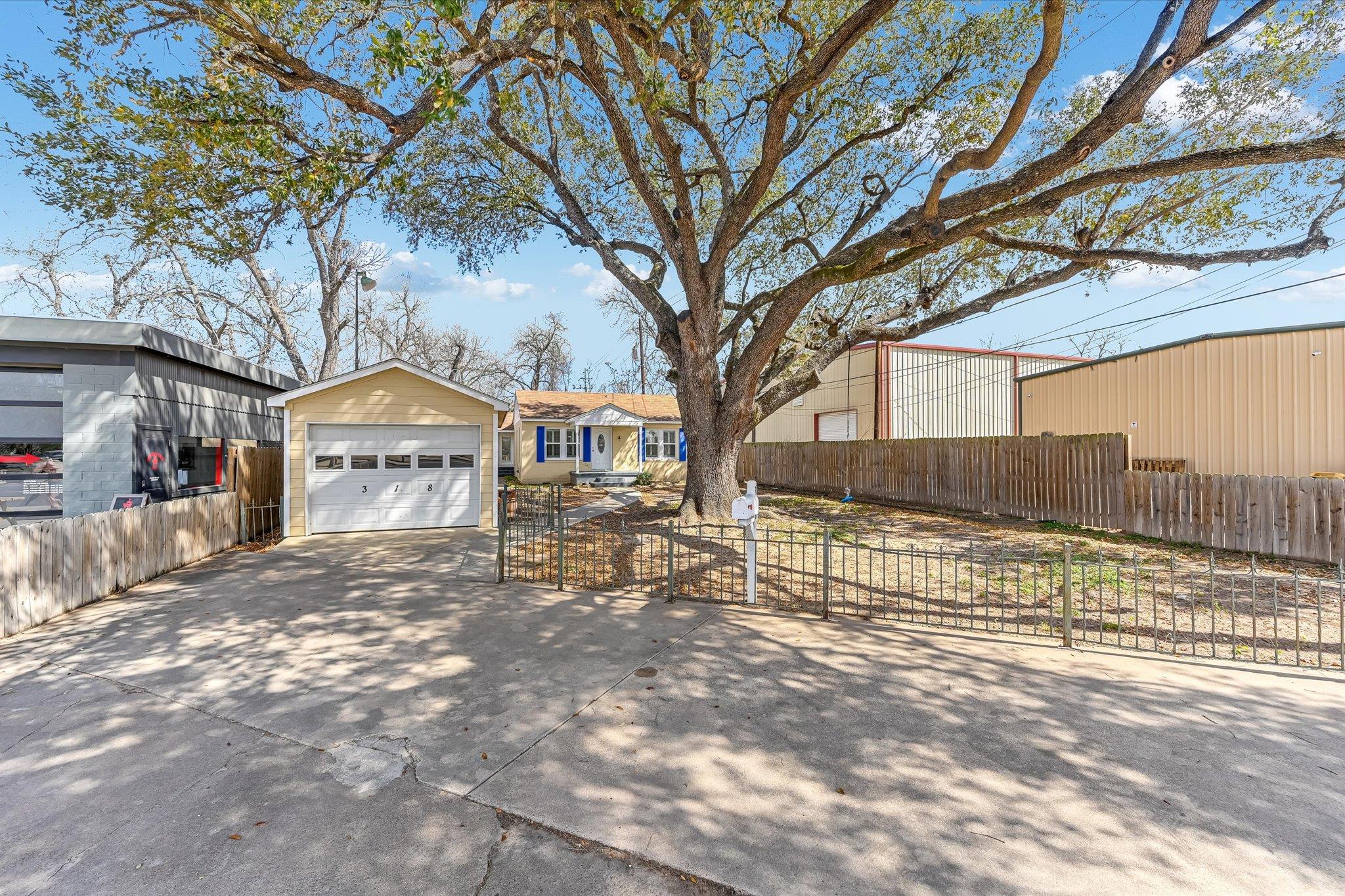 318 NW Loop 230 Highway Smithville TX 78957