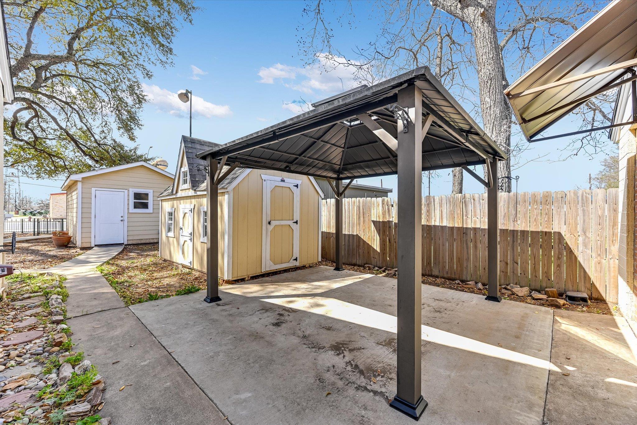318 NW Loop 230 Highway Smithville TX 78957