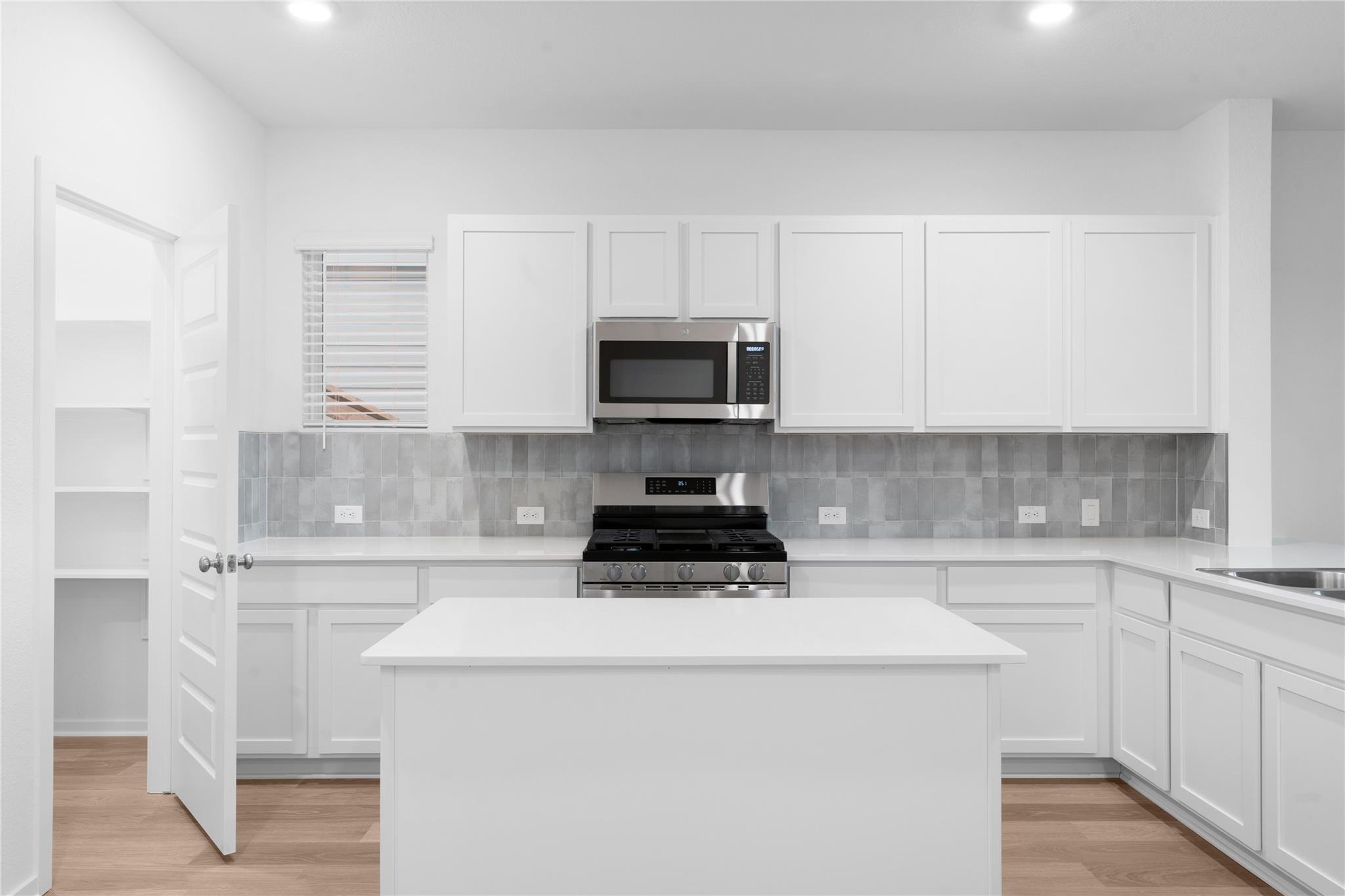 13725 Tucker Hedge Pass Elgin TX 78621