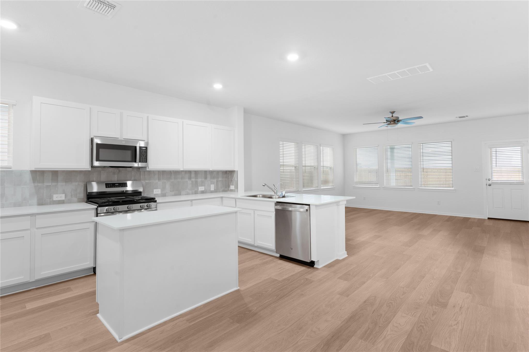 13725 Tucker Hedge Pass Elgin TX 78621