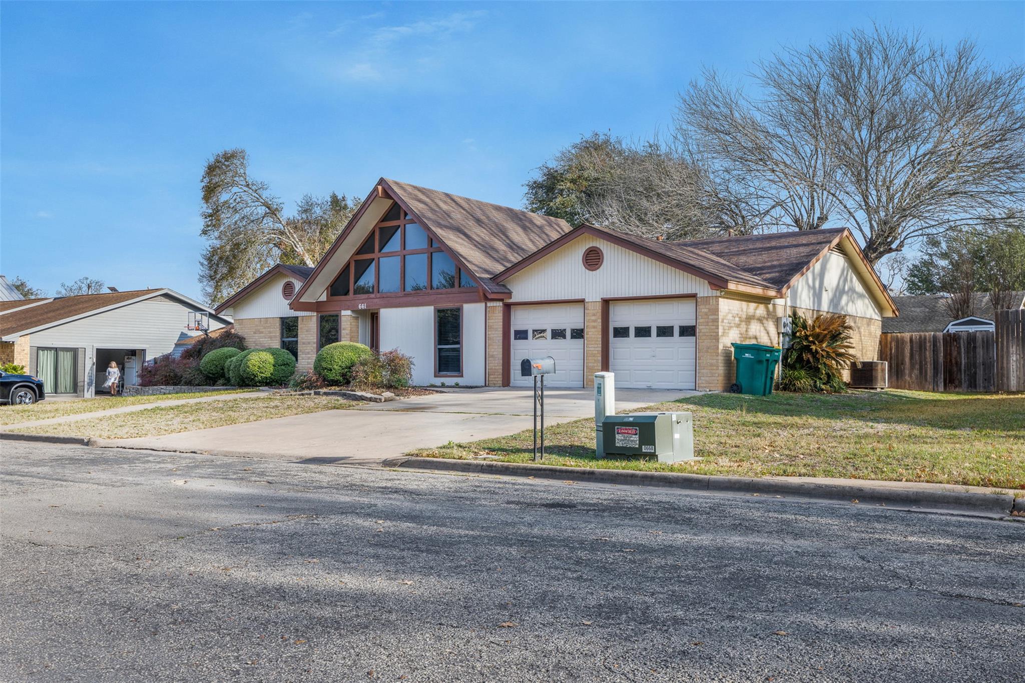 661 S College Street La Grange TX 78945