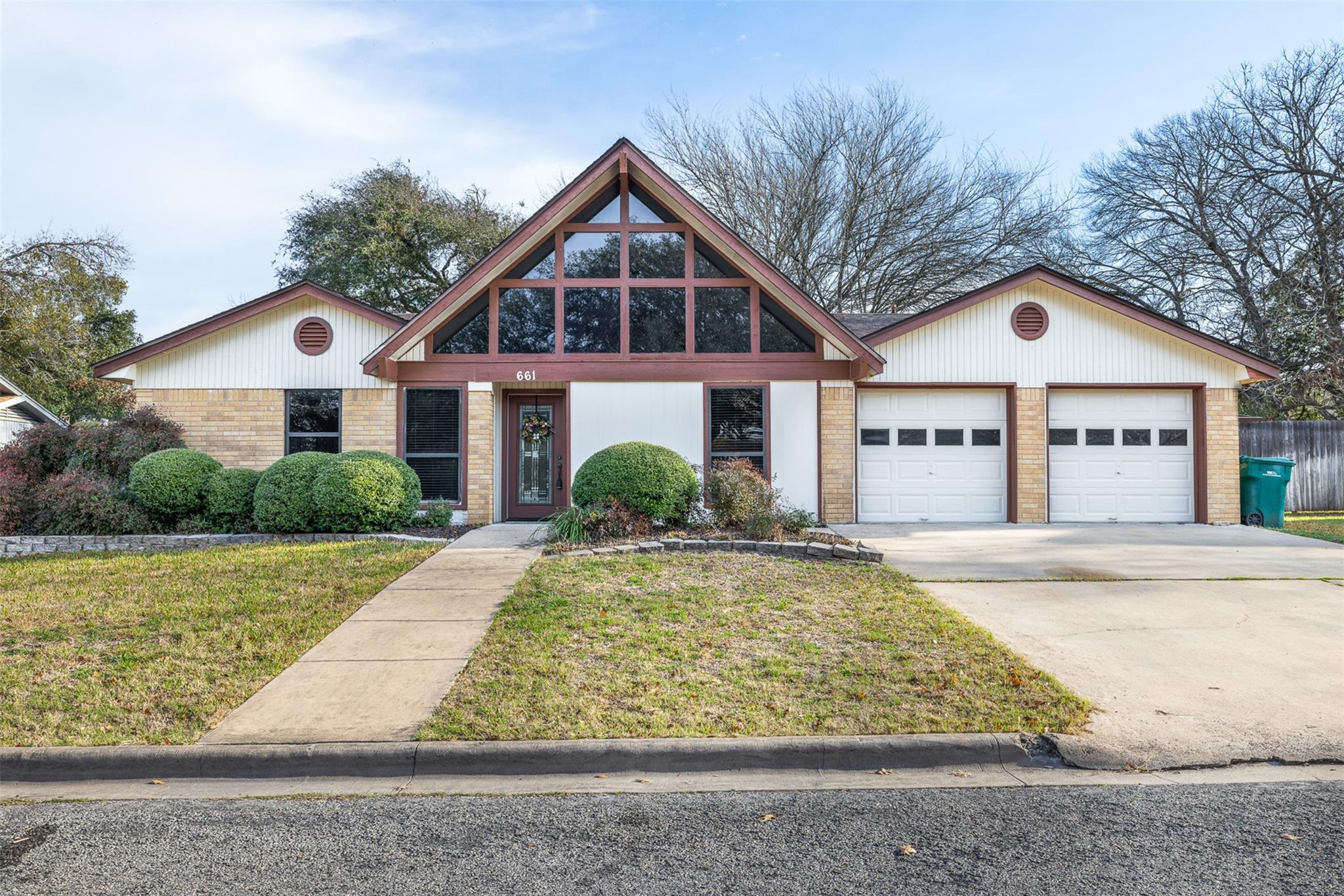 661 S College Street La Grange TX 78945