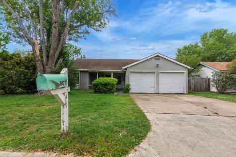 807 Travis Street Lockhart TX 78644