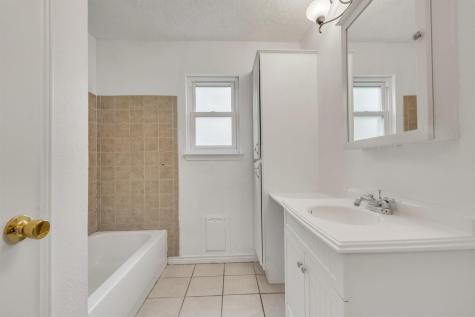 807 Travis Street Lockhart TX 78644
