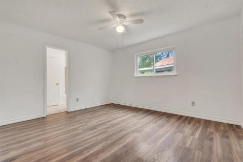 807 Travis Street Lockhart TX 78644