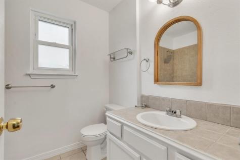 807 Travis Street Lockhart TX 78644