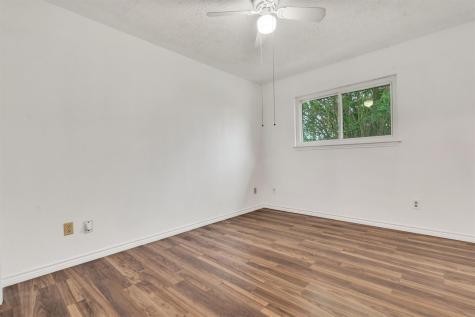 807 Travis Street Lockhart TX 78644