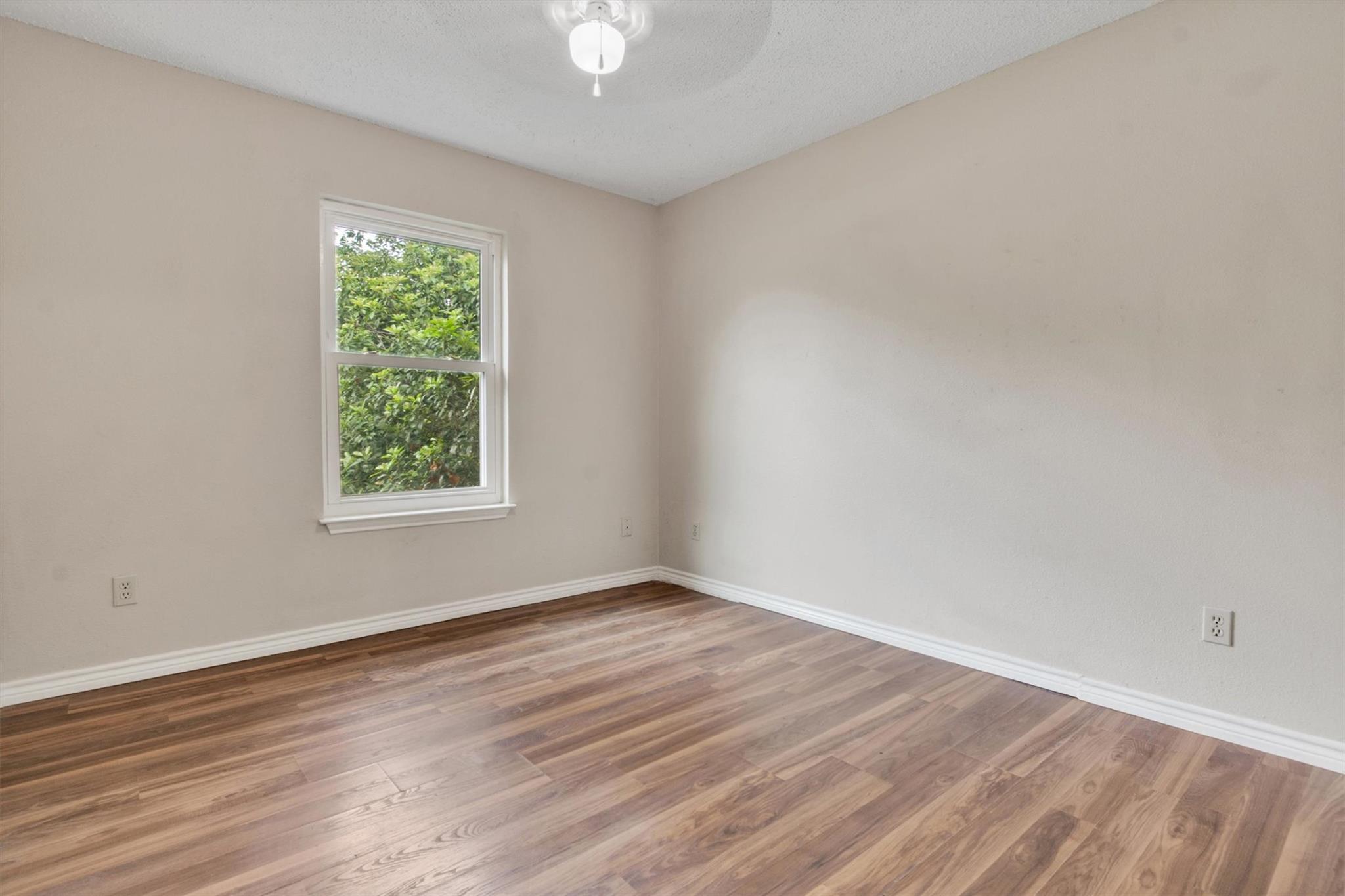 807 Travis Street Lockhart TX 78644