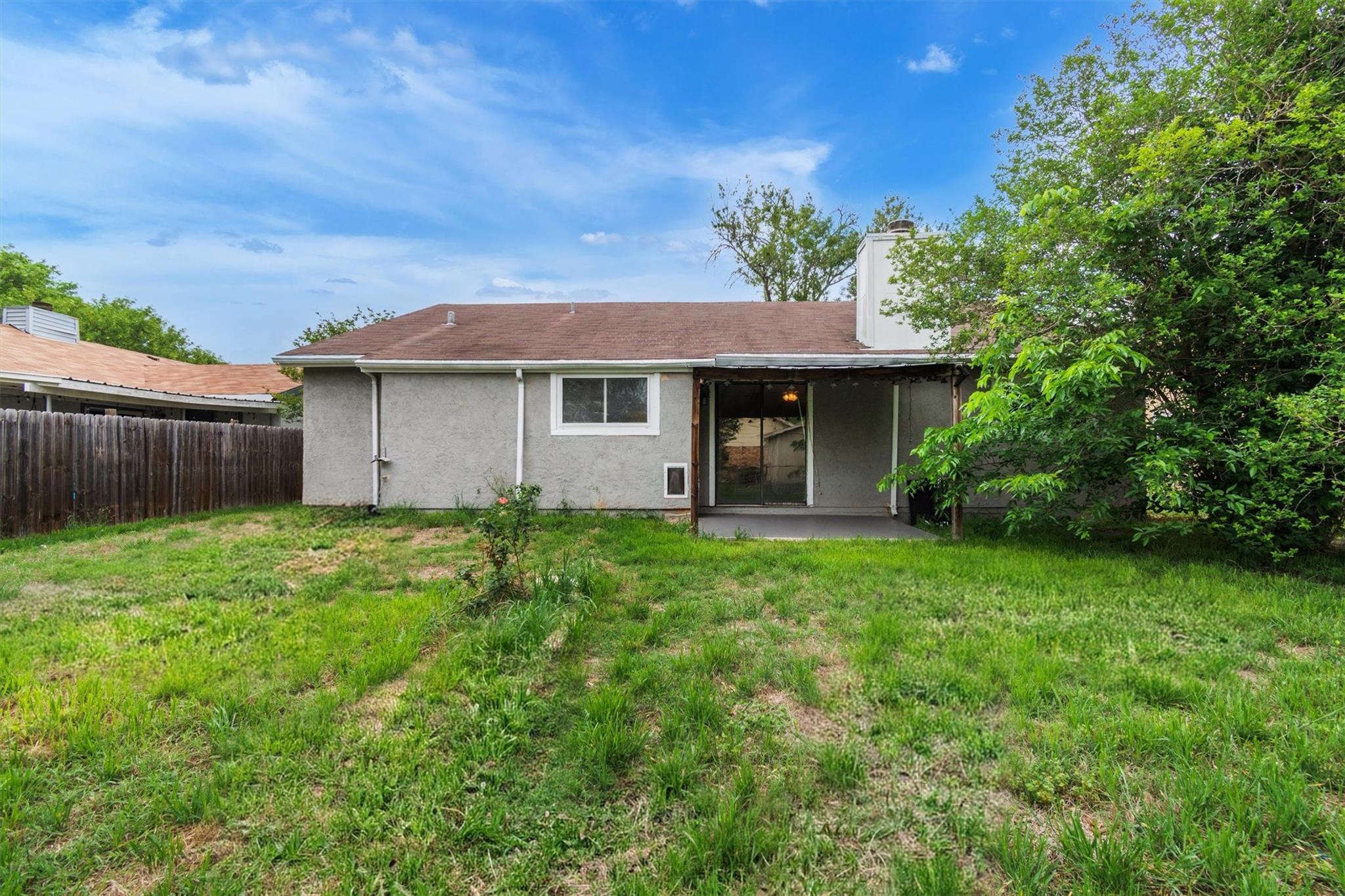 807 Travis Street Lockhart TX 78644