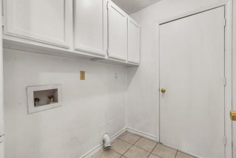 807 Travis Street Lockhart TX 78644