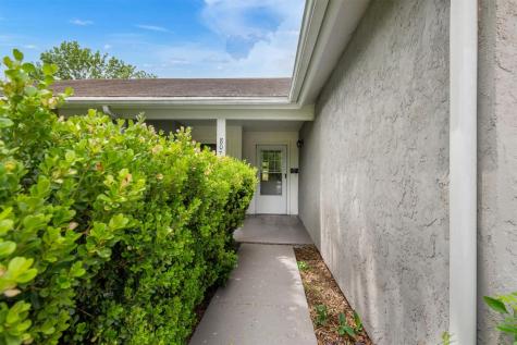 807 Travis Street Lockhart TX 78644
