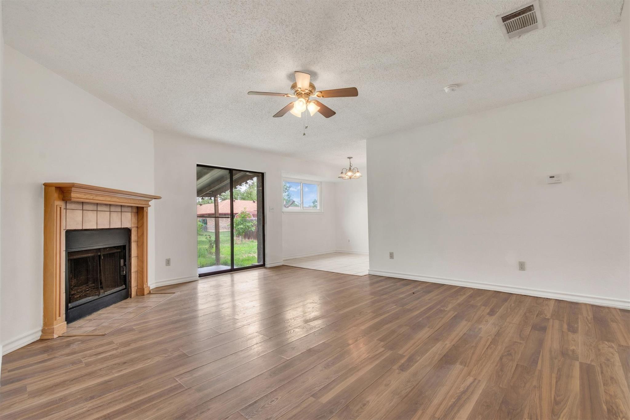 807 Travis Street Lockhart TX 78644