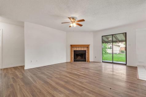 807 Travis Street Lockhart TX 78644