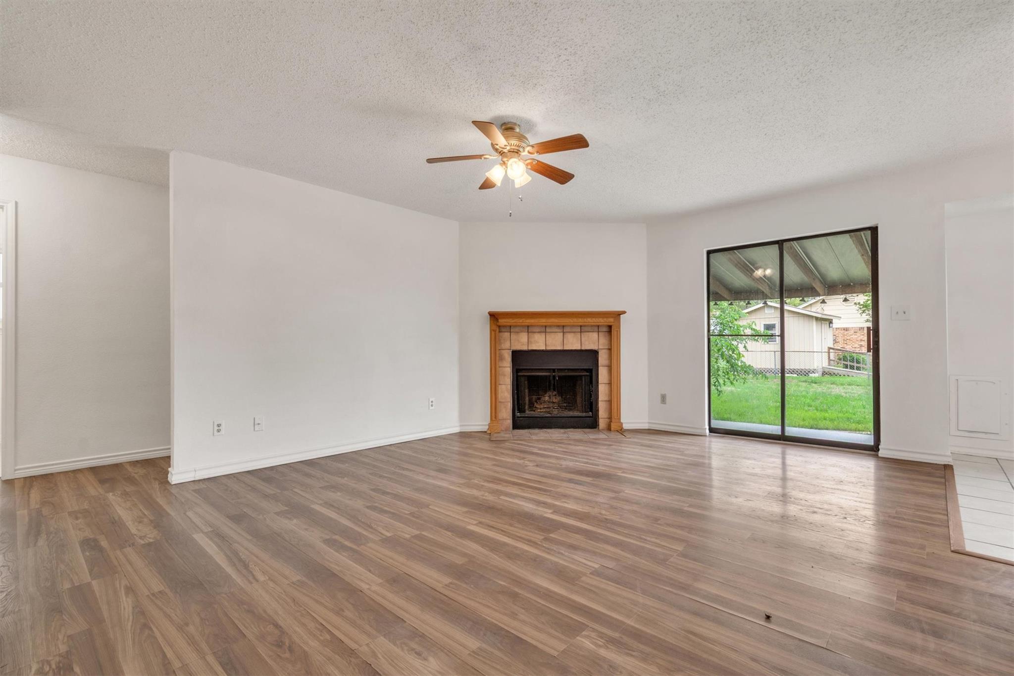 807 Travis Street Lockhart TX 78644
