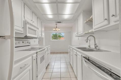 807 Travis Street Lockhart TX 78644