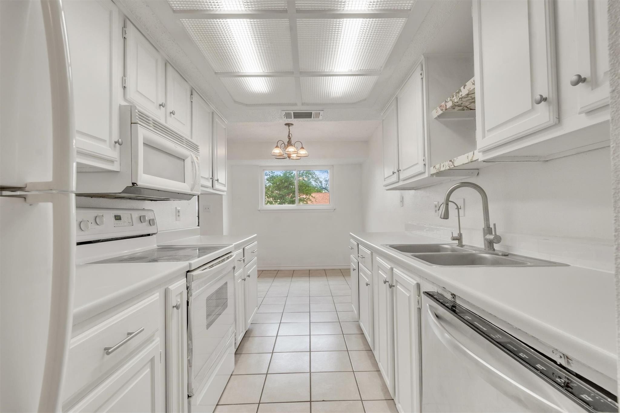 807 Travis Street Lockhart TX 78644