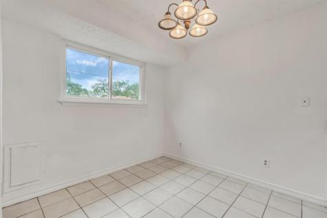 807 Travis Street Lockhart TX 78644