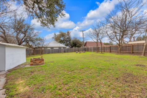 1709 Cecelia Street Taylor TX 76574