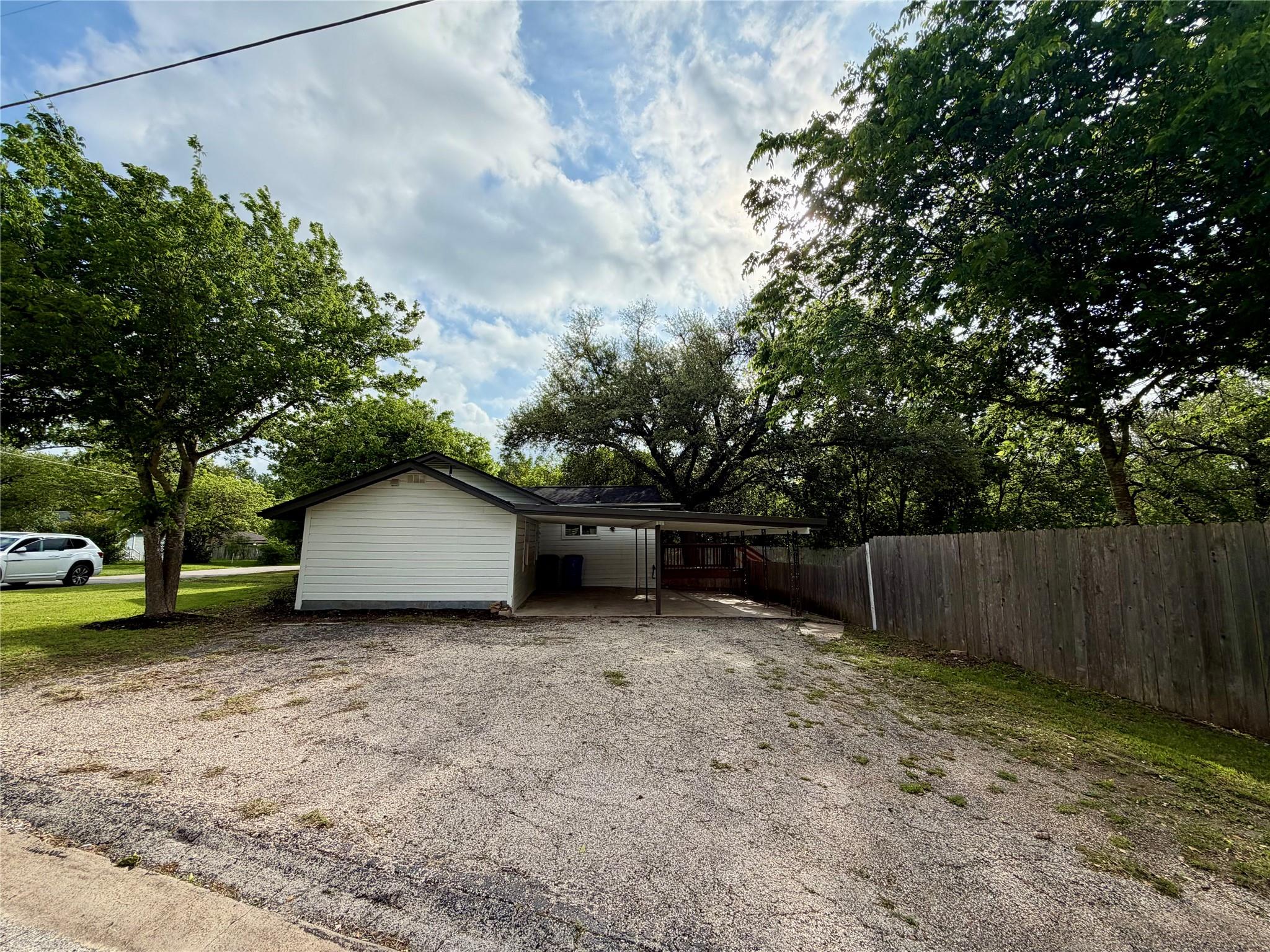 1709 Cecelia Street Taylor TX 76574