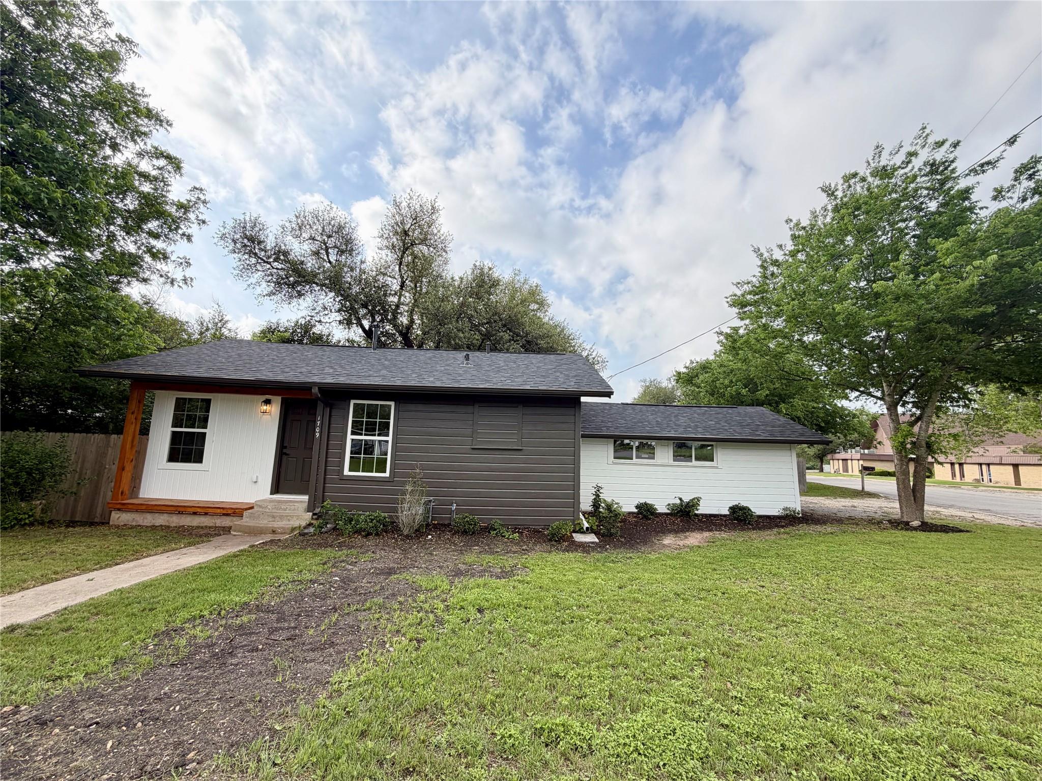 1709 Cecelia Street Taylor TX 76574