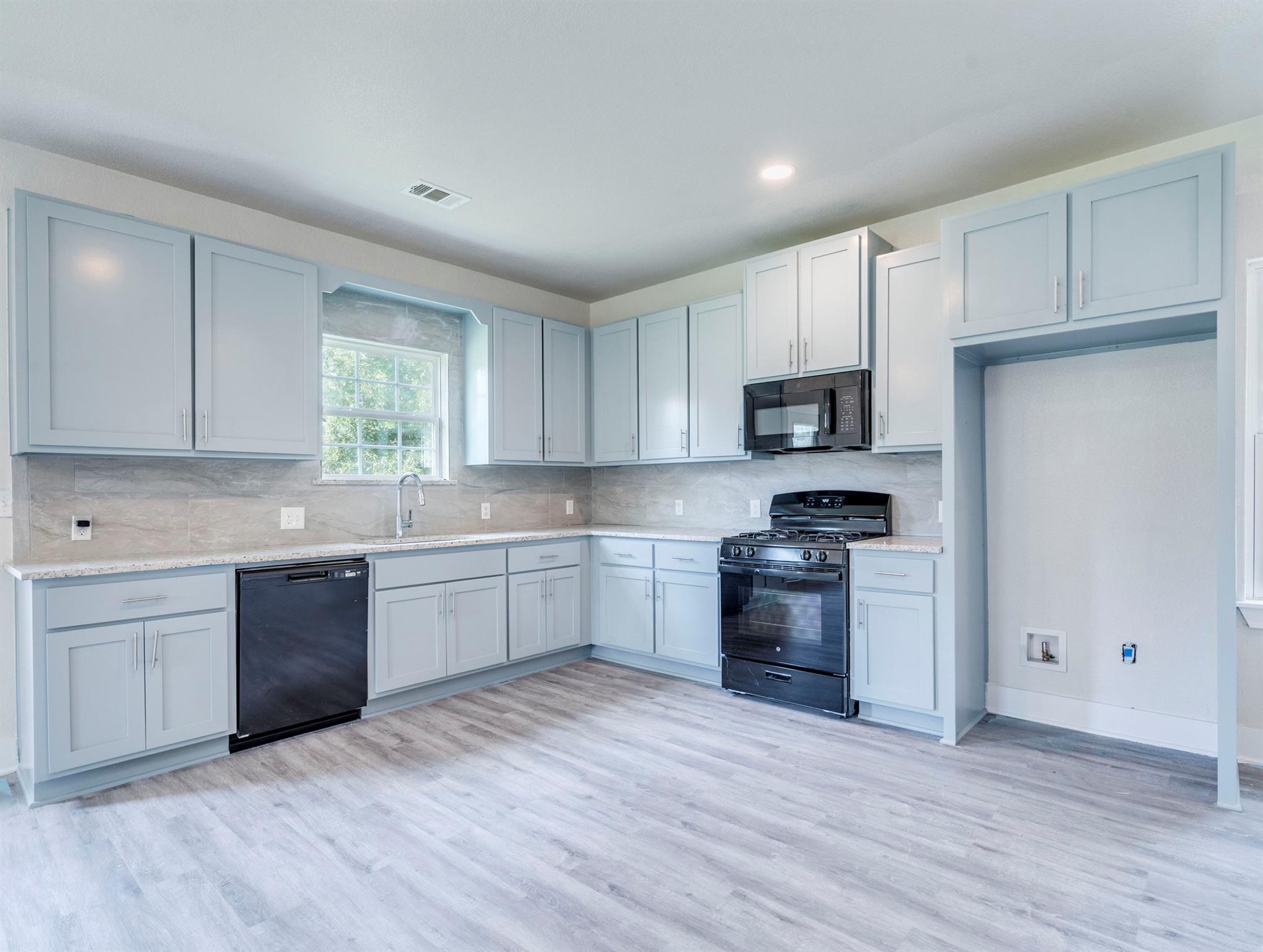 411 S Avenue B Elgin TX 78621