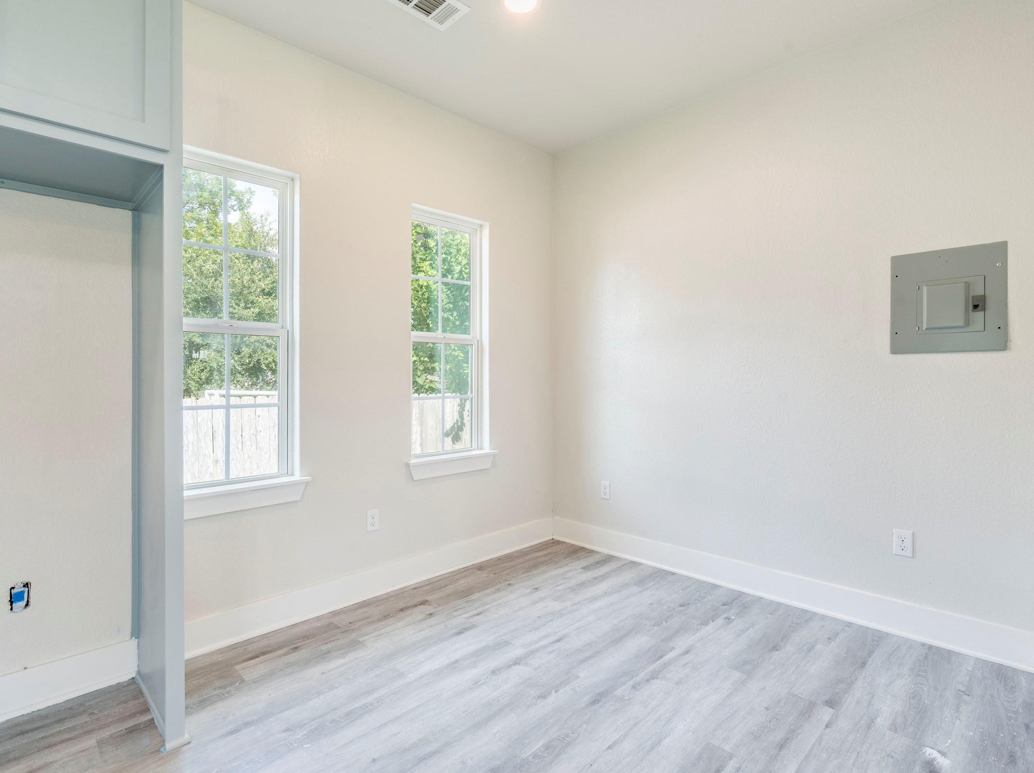 411 S Avenue B Elgin TX 78621