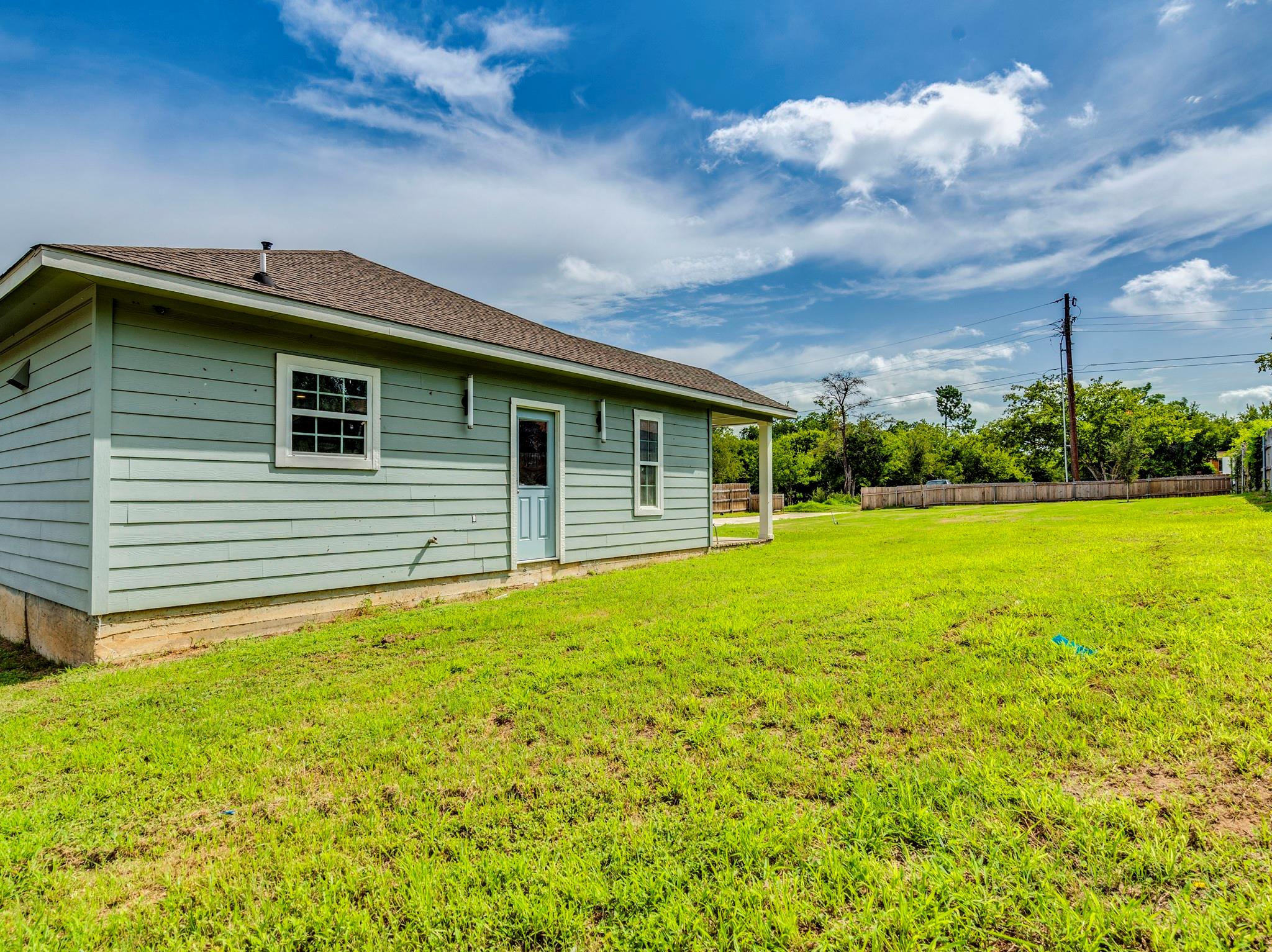 411 S Avenue B Elgin TX 78621