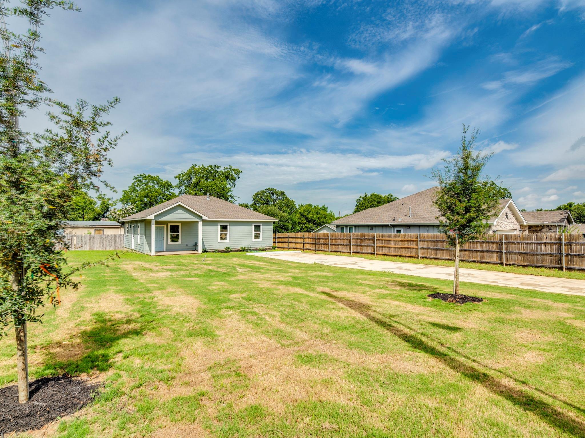 411 S Avenue B Elgin TX 78621