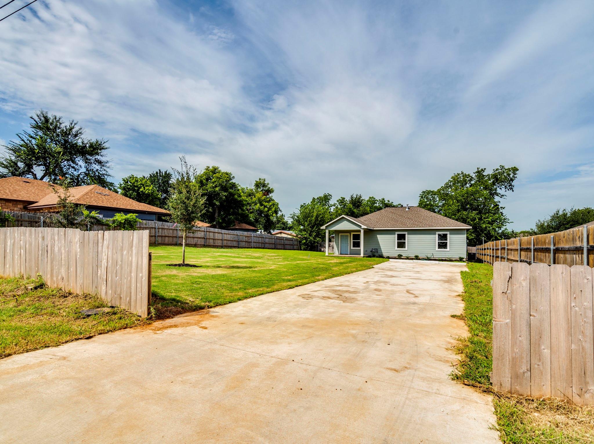 411 S Avenue B Elgin TX 78621