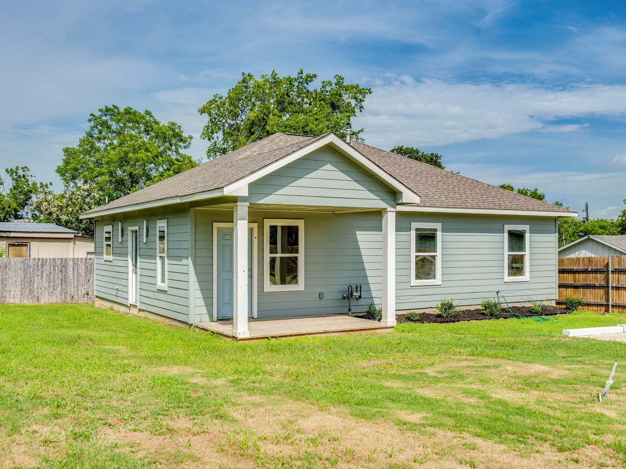 411 S Avenue B Elgin TX 78621