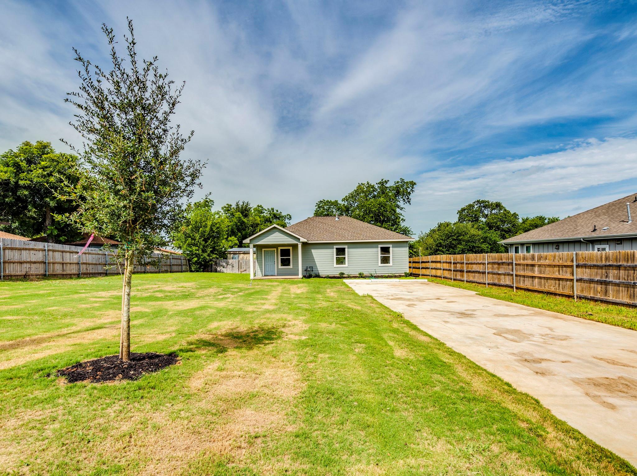 411 S Avenue B Elgin TX 78621