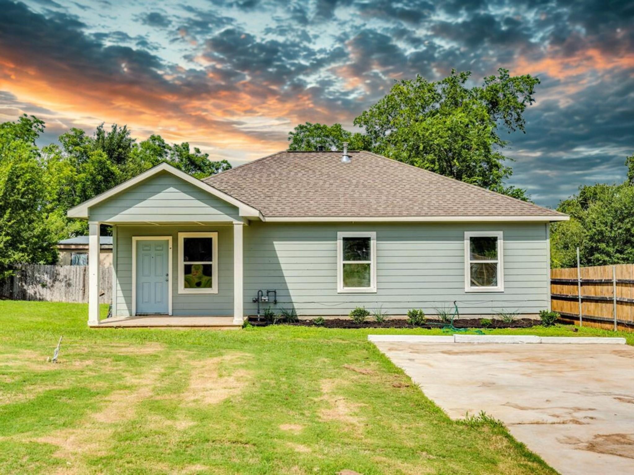 411 S Avenue B Elgin TX 78621