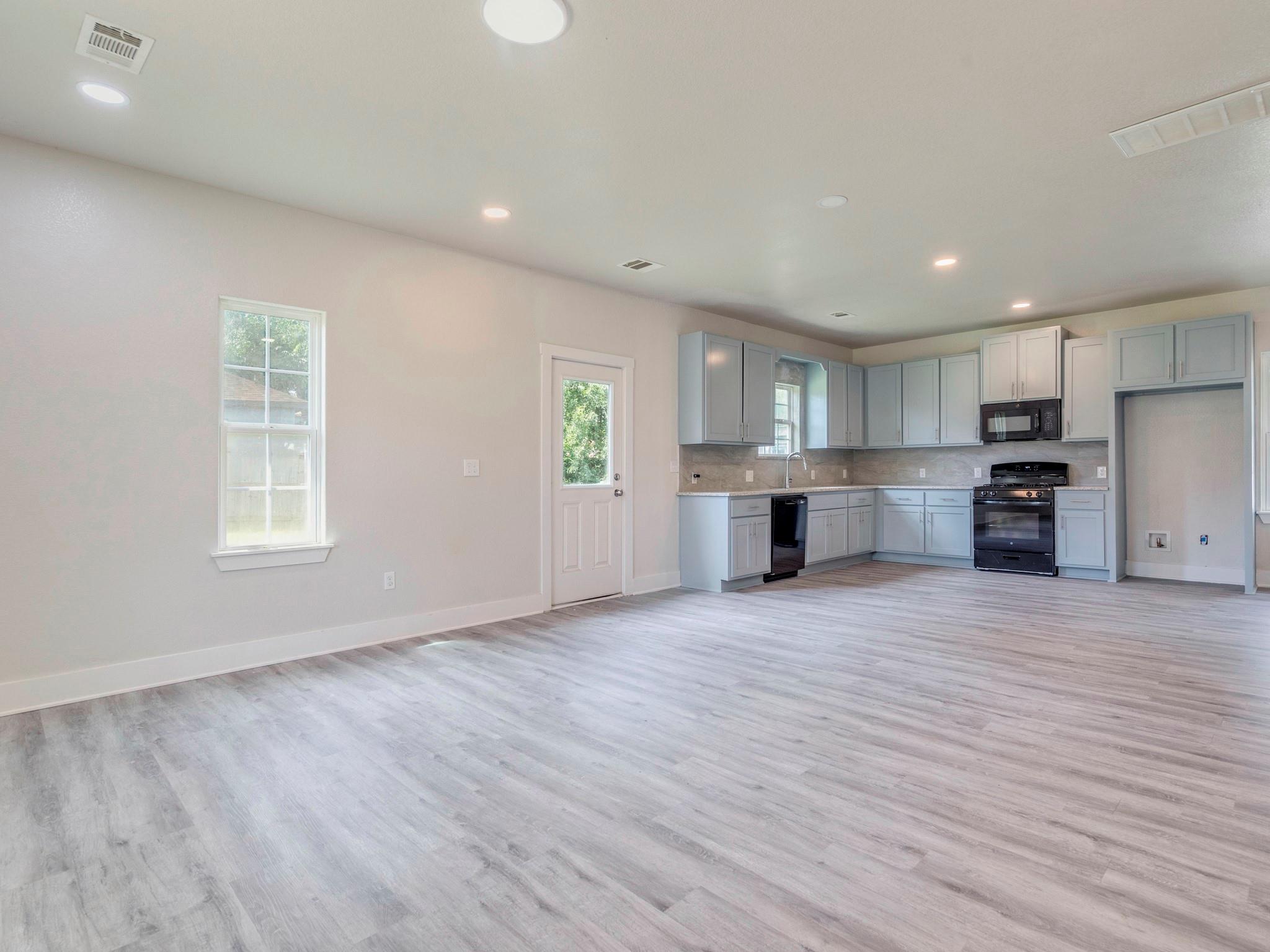 411 S Avenue B Elgin TX 78621