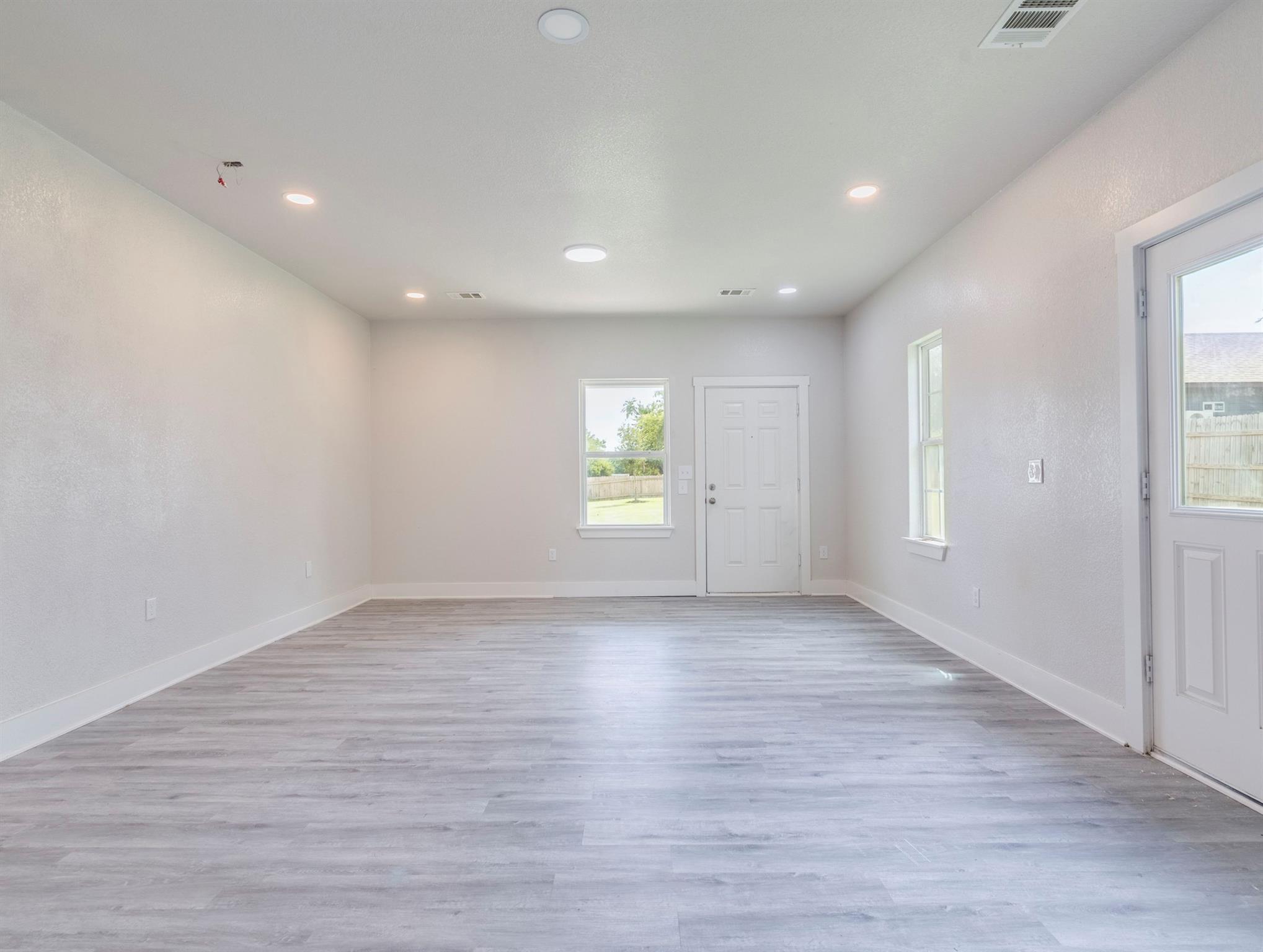 411 S Avenue B Elgin TX 78621