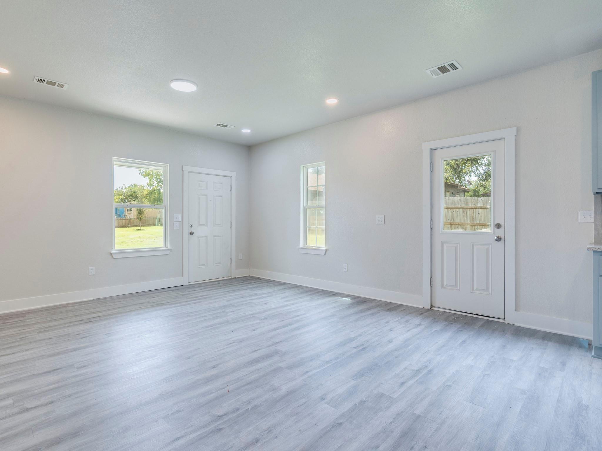 411 S Avenue B Elgin TX 78621