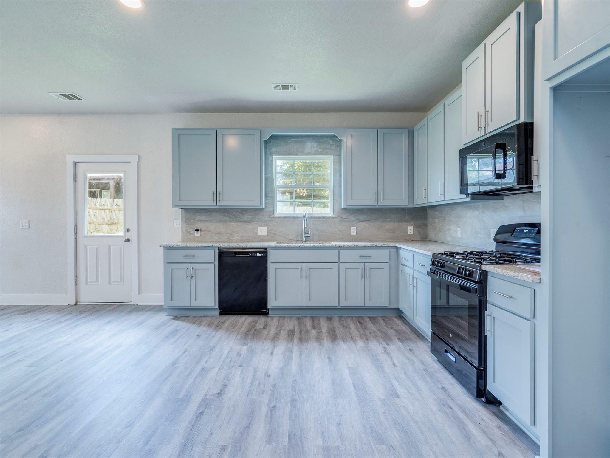 411 S Avenue B Elgin TX 78621