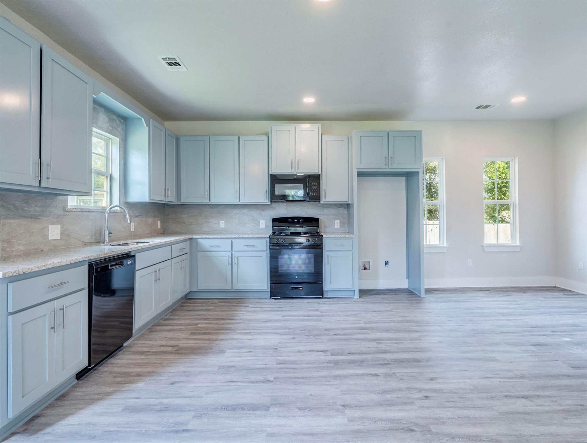 411 S Avenue B Elgin TX 78621