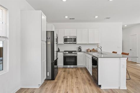 131 Santa Julia Kyle TX 78640