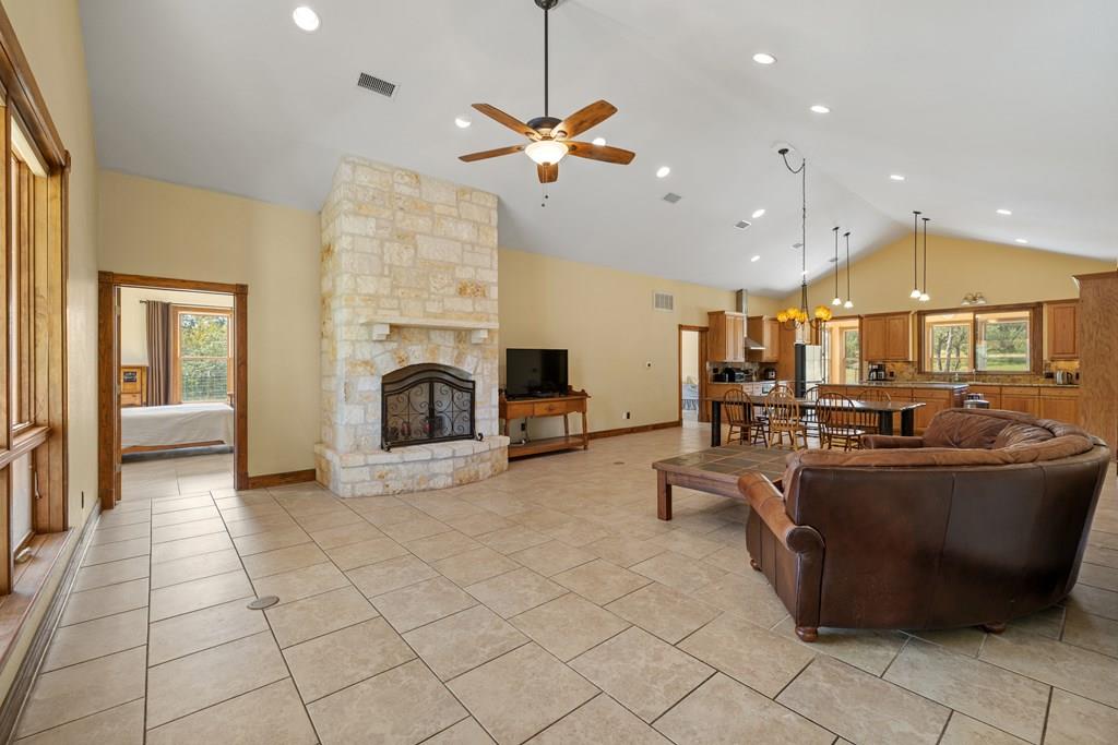 1282 Vintage Oaks Drive Doss TX 78618