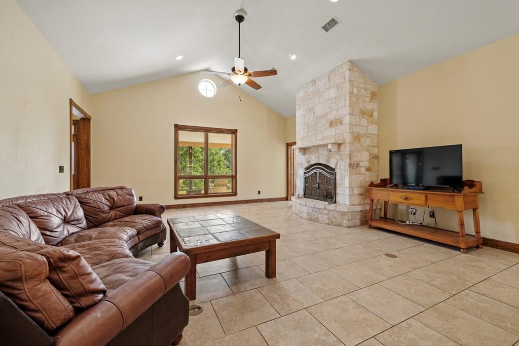 1282 Vintage Oaks Drive Doss TX 78618