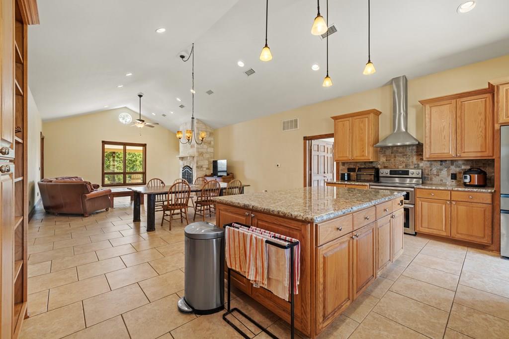 1282 Vintage Oaks Drive Doss TX 78618