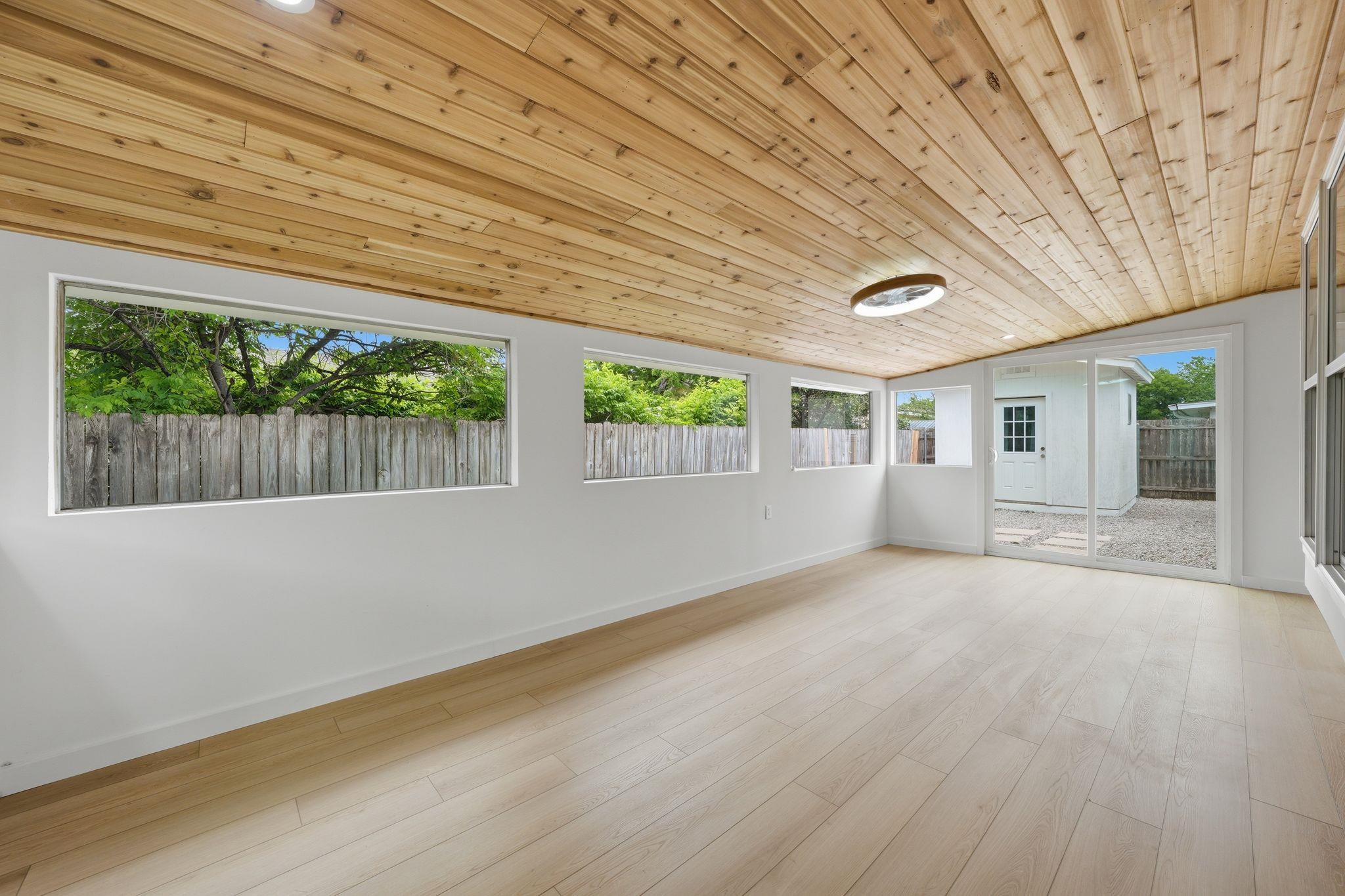 6804 Meadow Run Austin TX 78745