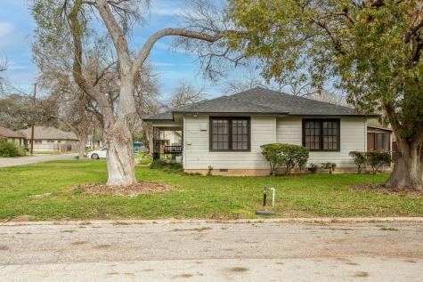 803 Peach Street Seguin TX 78155