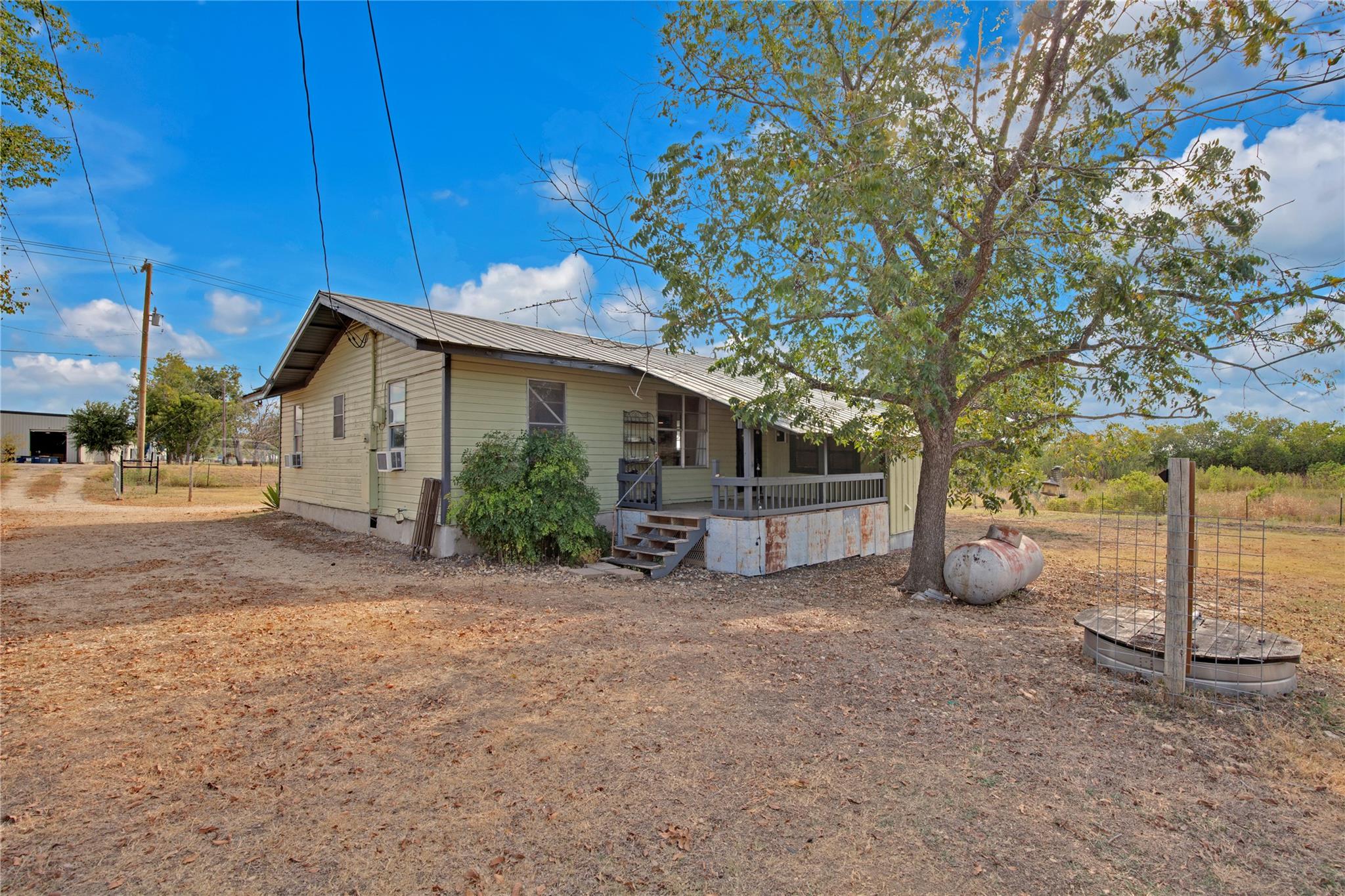1607 E 4th Street Taylor TX 76574