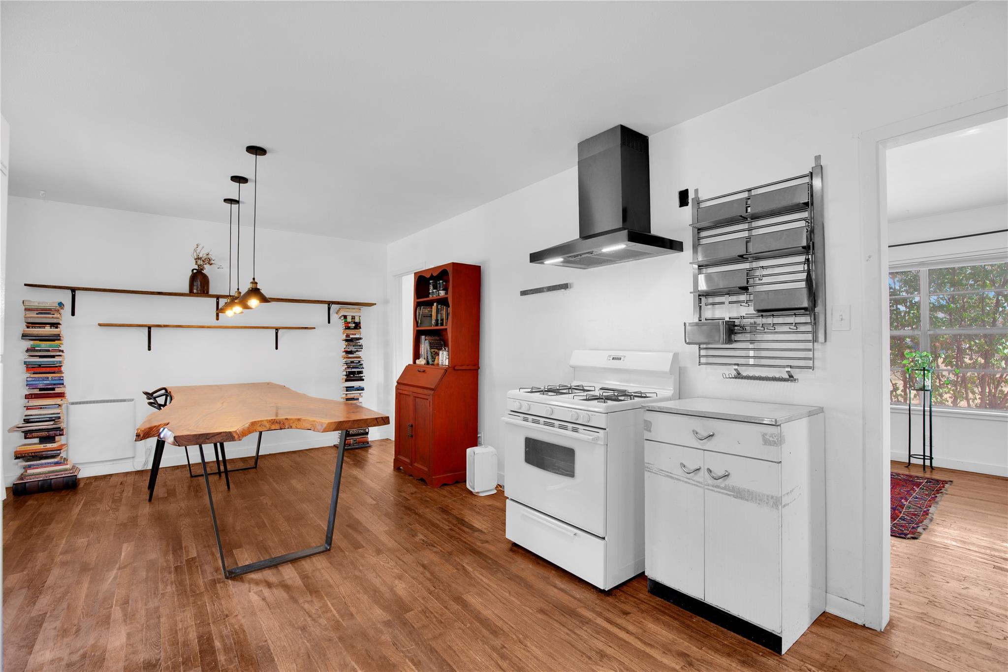 1607 E 4th Street Taylor TX 76574
