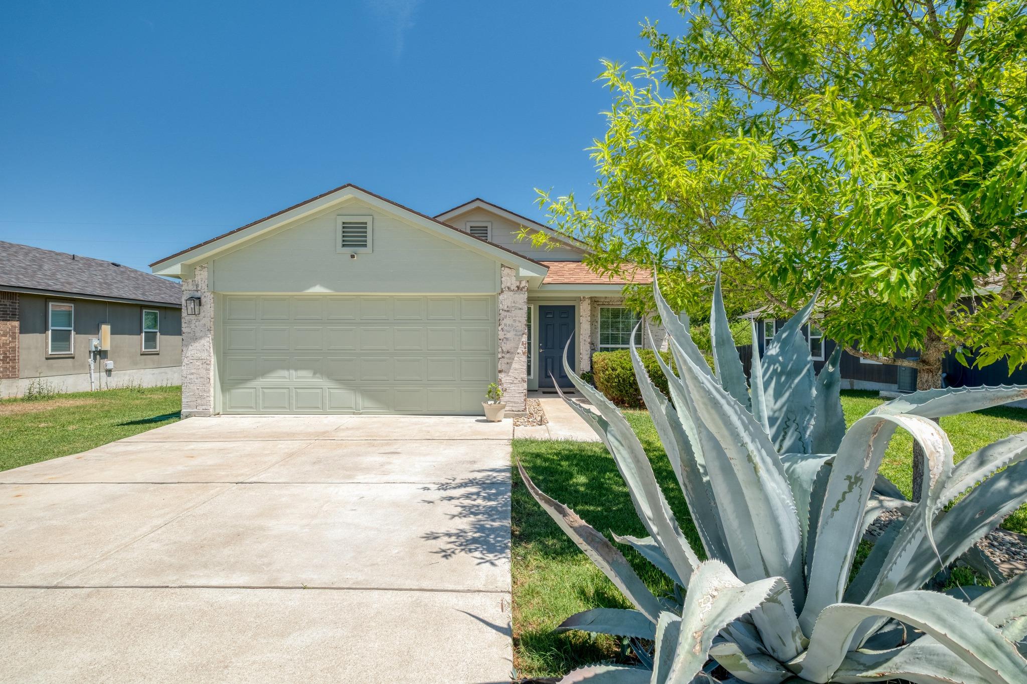 Luling TX, 174 Falcon Drive
