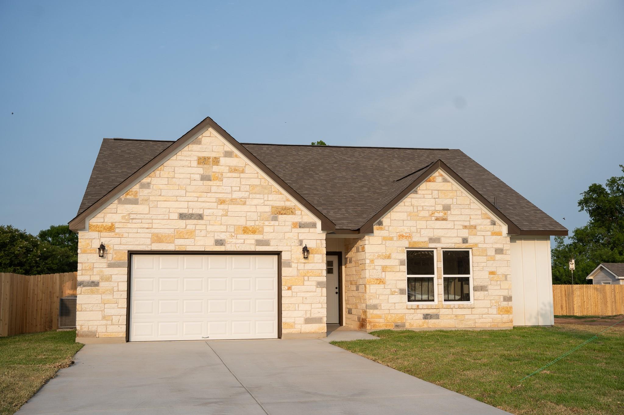 304 String Prairie Way Smithville TX 78957