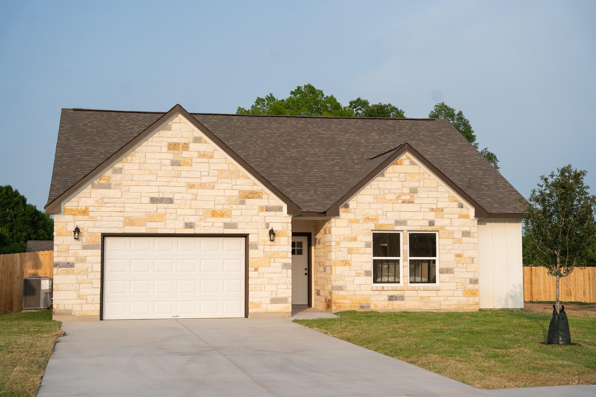 304 String Prairie Way Smithville TX 78957