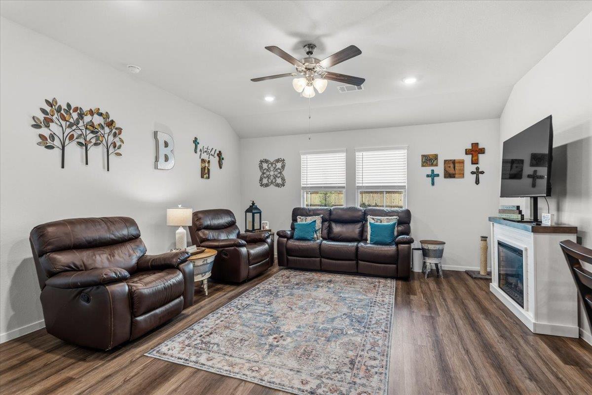 402 Perry Place Rockdale TX 76567