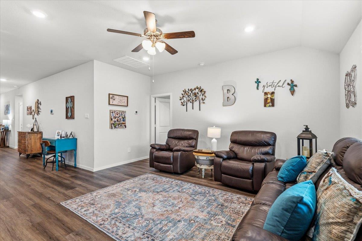 402 Perry Place Rockdale TX 76567